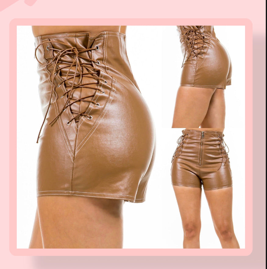 LEATHER CAMEL SHORT